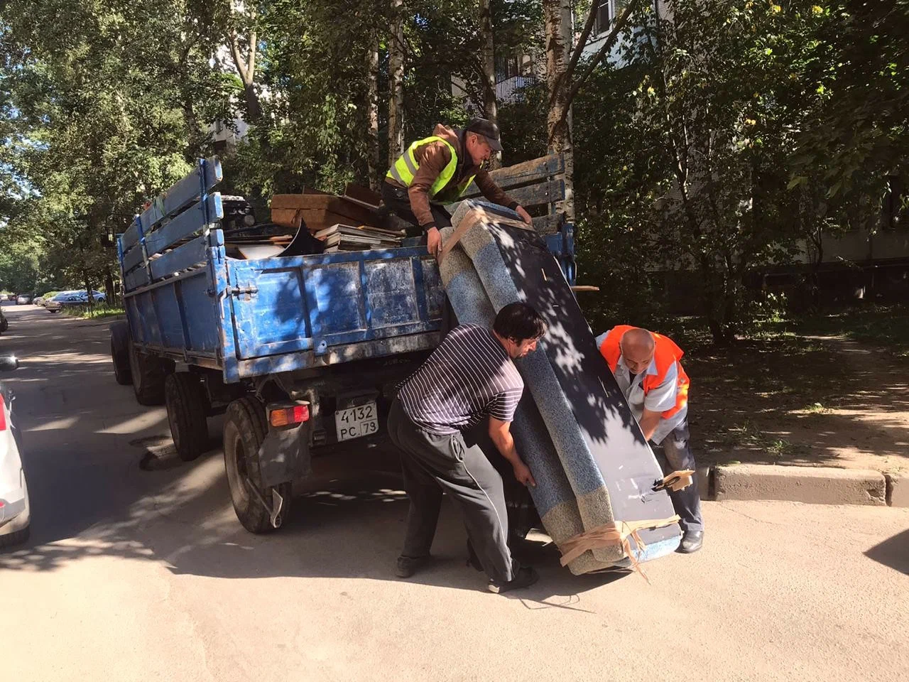 Профессиональный вывоз крупногабаритного мусора в Пыти-Яхах в октябре
