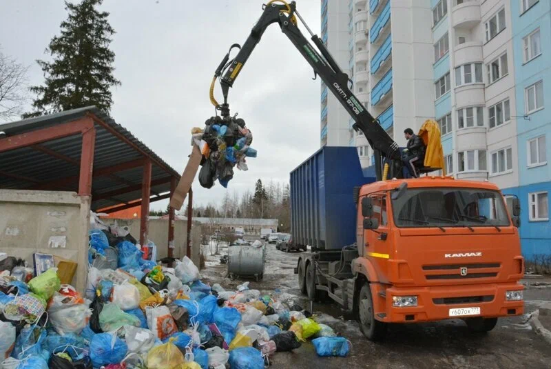 Вывоз бытового мусора в Пыти-Яхах с погрузкой в октябре