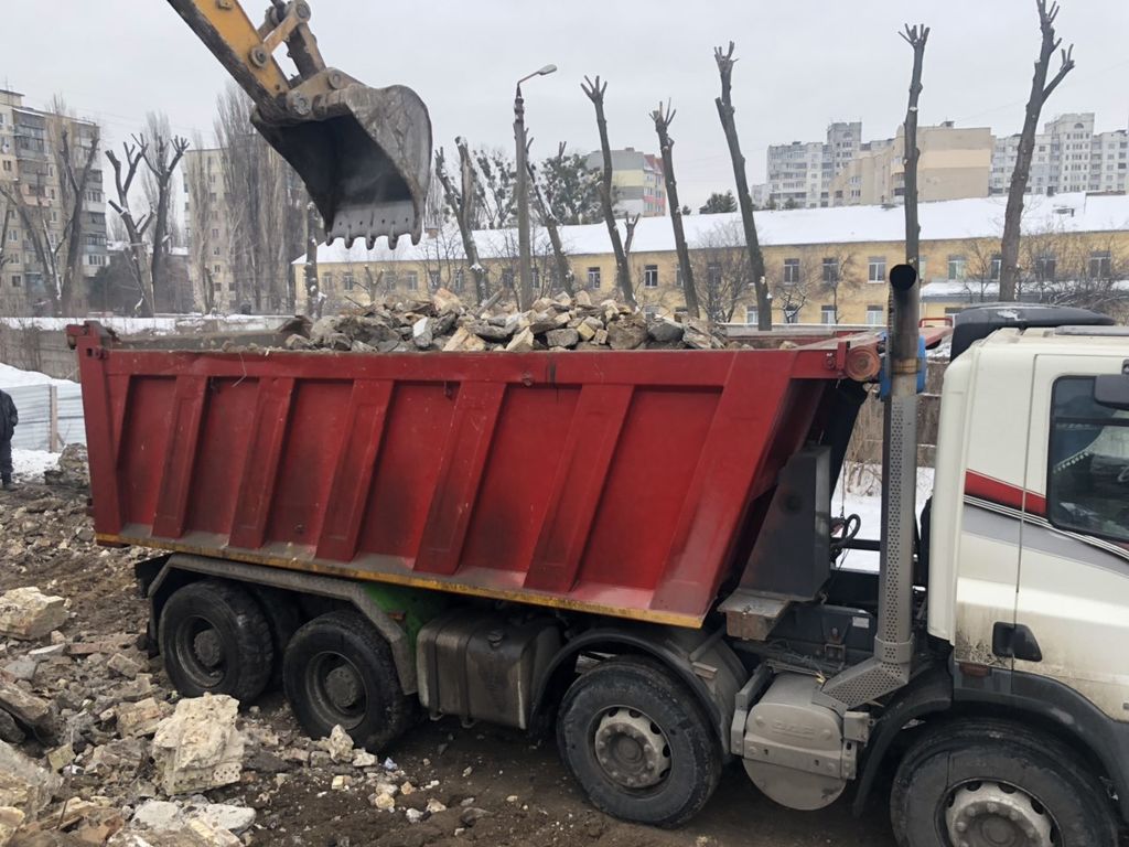 Вывоз мусора Камазом в Пыти-Яхах в октябре