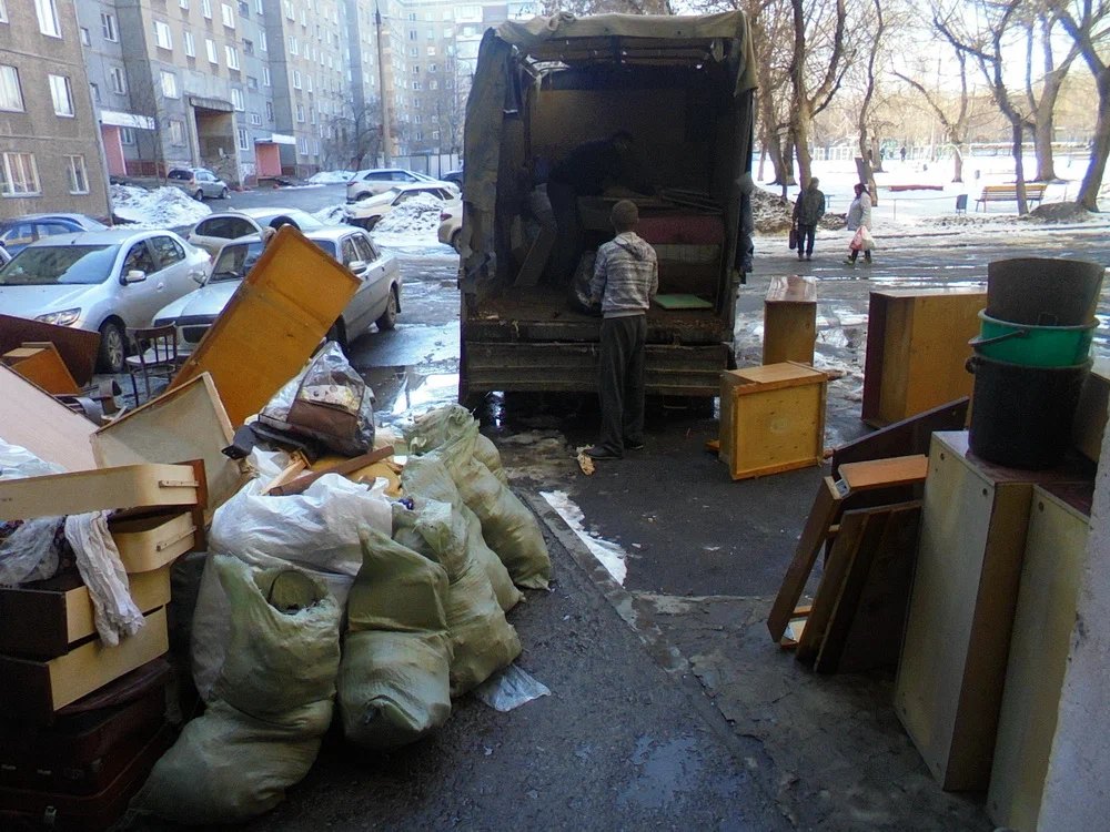 Вывоз мусора из подвала с утилизацией в Пыти-Яхах в октябре