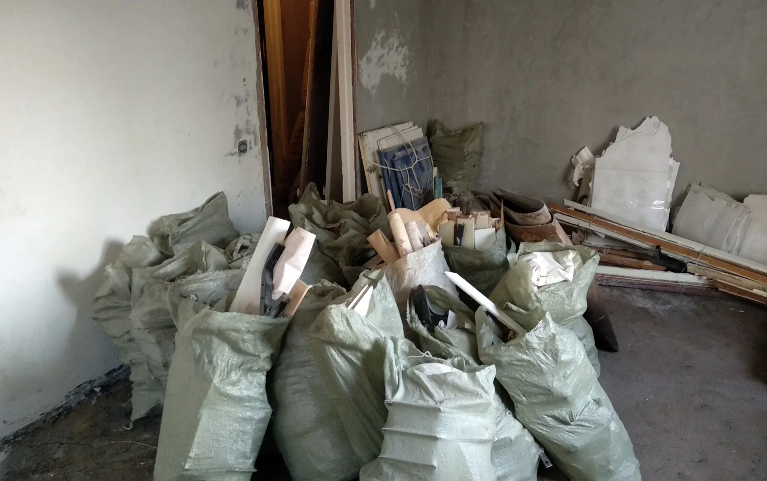 Уборка строительного мусора с вывозом и утилизацией в Пыти-Яхах в октябре