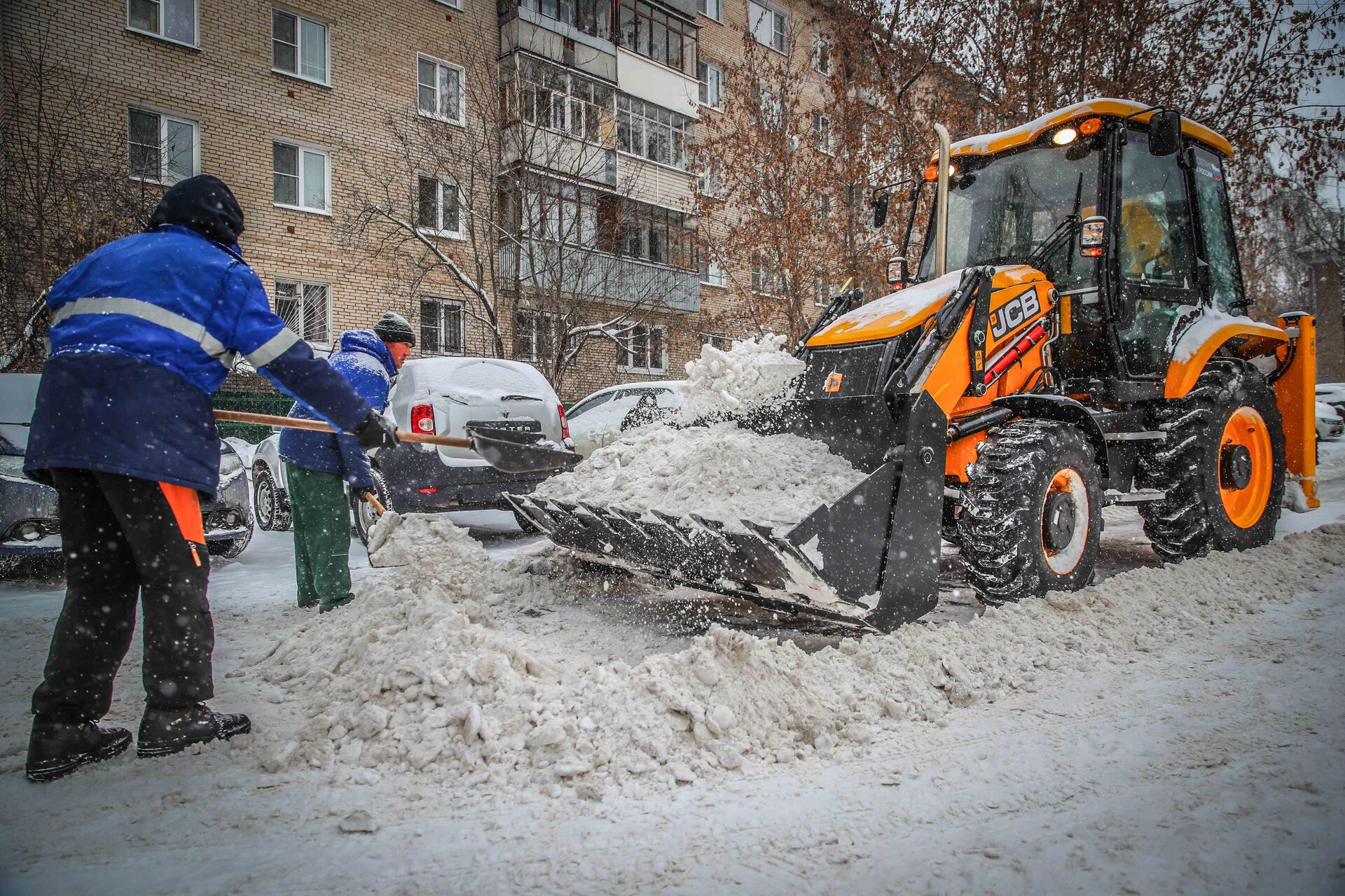 Очистка дворов от снега и наледи в Пыти-Яхах — уборка снега, трактор и ручная, цены от 509 руб. | ПроМусор