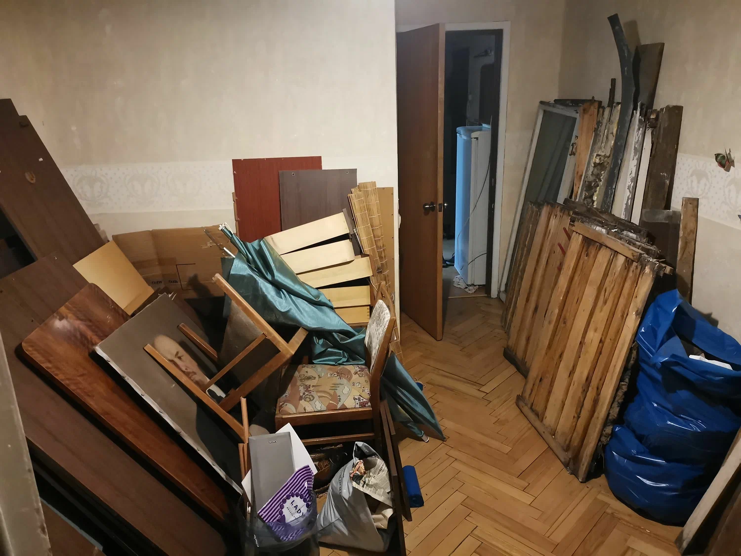 Демонтаж мебели с вывозом и утилизацией в Пыти-Яхах в октябре